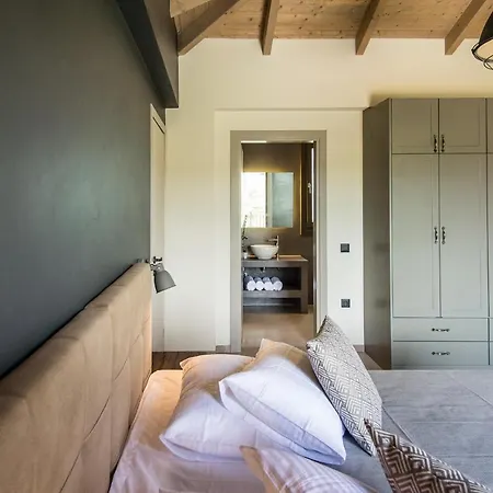 Luxury Chrisi Villa *