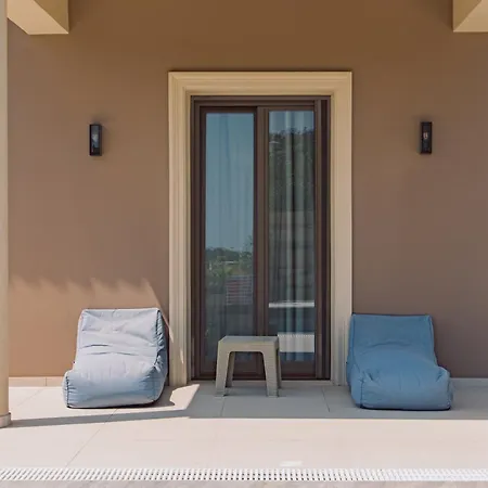 Luxury Chrisi Villa *