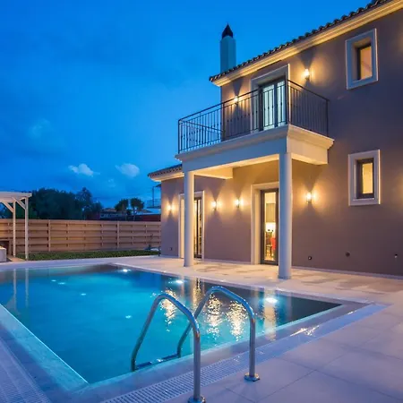 Luxury Chrisi Svoronata