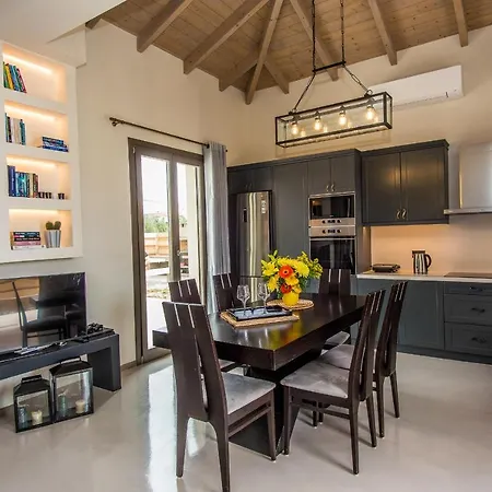 Luxury Chrisi Villa *