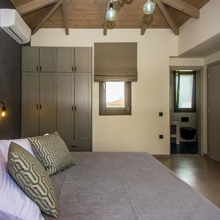 Luxury Chrisi Villa *