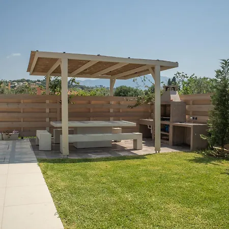 Luxury Chrisi Svoronata