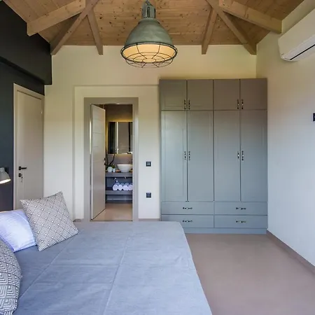 Luxury Chrisi Villa *