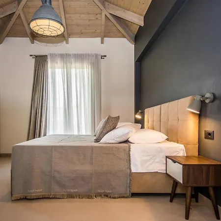 Luxury Chrisi * Svoronata