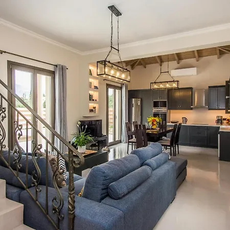 Luxury Chrisi Villa *