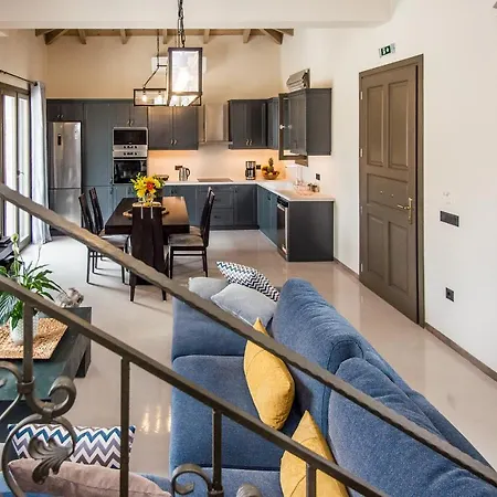 Luxury Chrisi * Свороната