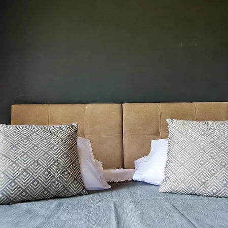 Luxury Chrisi Свороната