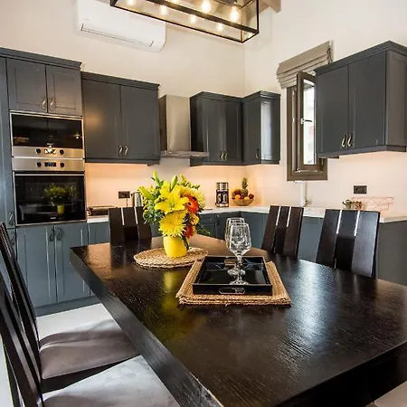 Luxury Chrisi * Свороната